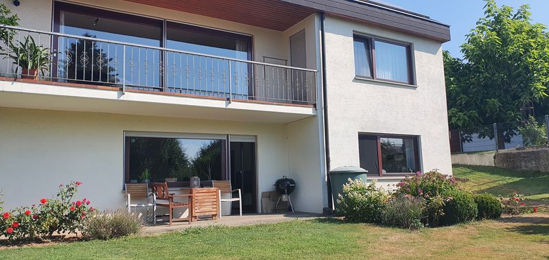  2-Zimmer-Terrassenwohnung, sep. Eingang und Einbauküche in Uhingen / TO